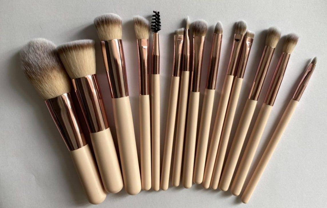 Пълен сет четки с LED осветление, презареждаем калъф